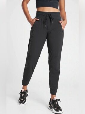 Athleta Trekkie North Jogger Work Out Hiking Athletic Pants Size 4